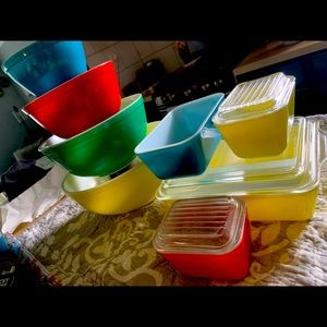 VINTAGE PYREX PRIMARY